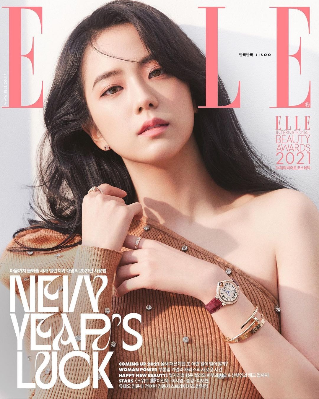 Jisoo đeo trang sức Cartier xuất hiện trên tạp chí ELLE