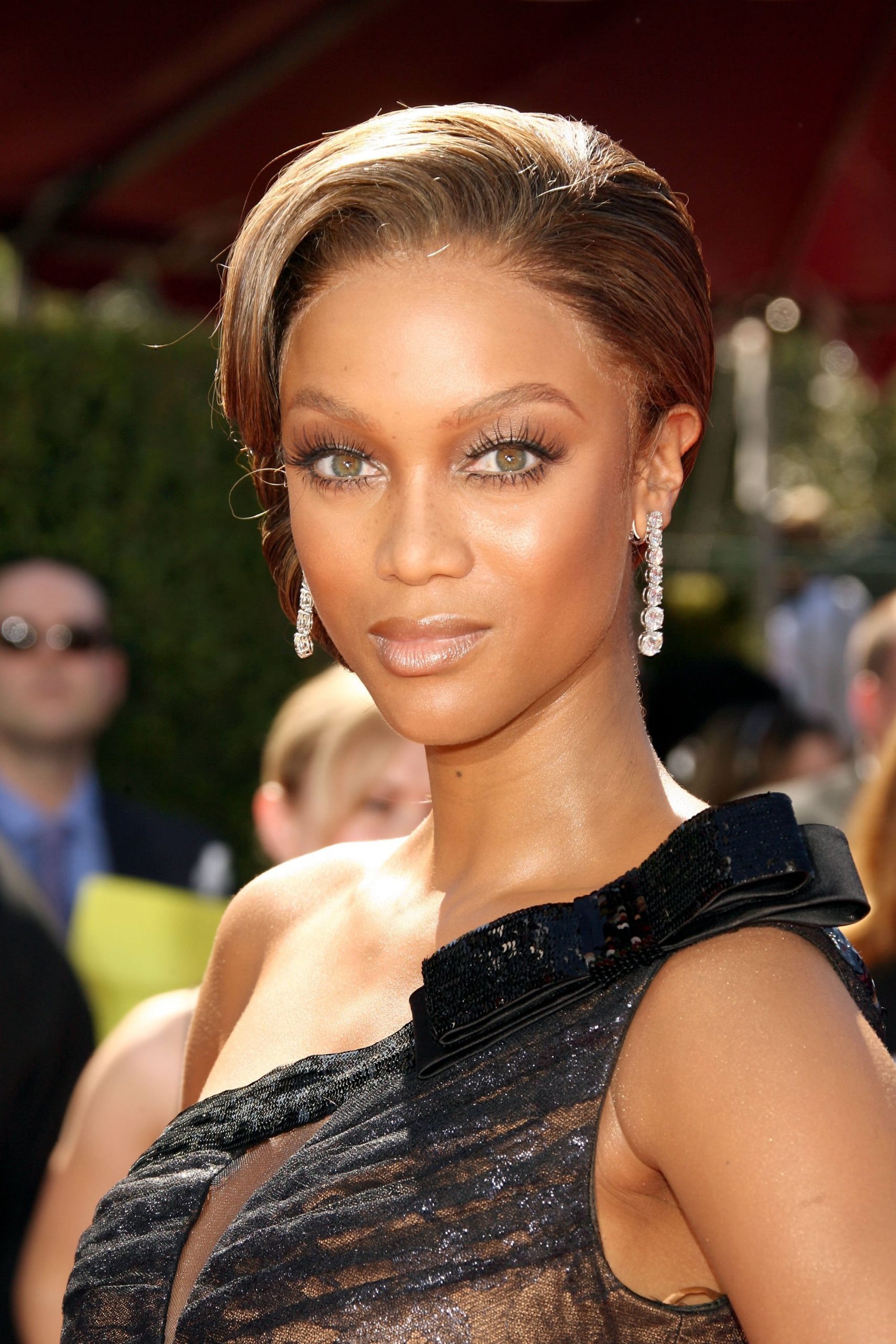 Tyra Banks chia sẻ bí quyết dưỡng da 