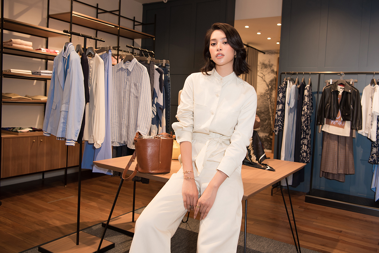 Tiểu Vy mặc Max Mara SS22