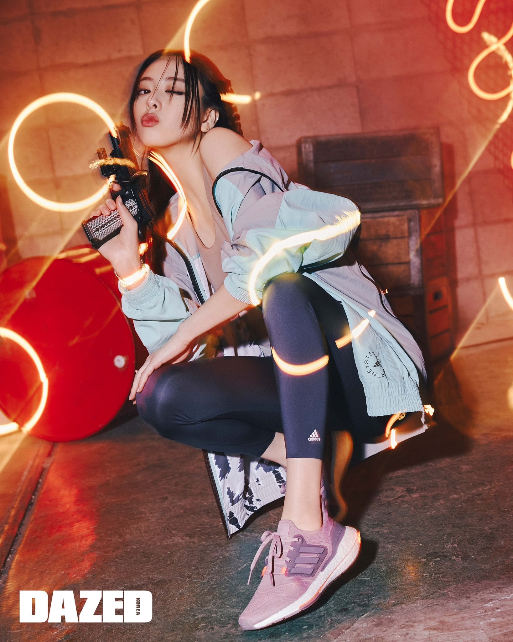 Yuna trong lần xuất hiện trên tạp chí Dazed Korea quảng bá Adidas