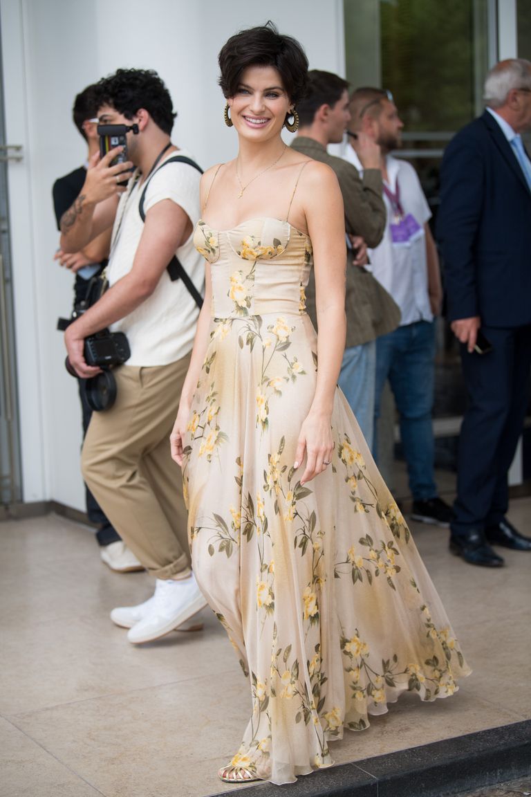 cảm hứng thời trang du lịch ở Cannes với  Isabeli Fontana 