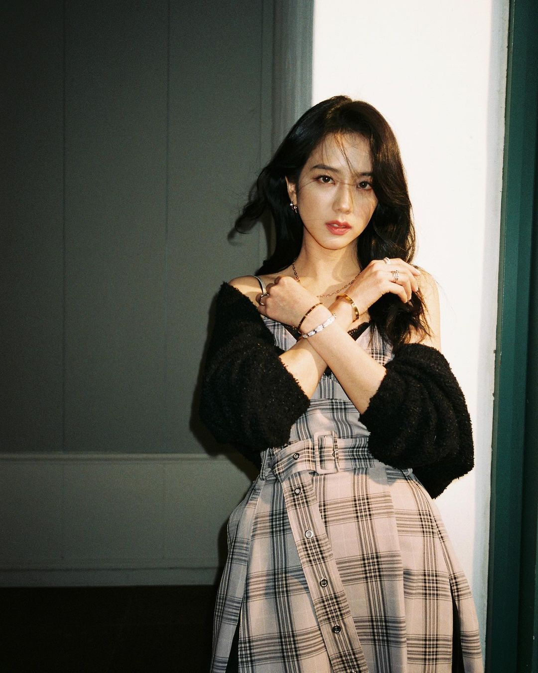 BLACKPINK Jisoo đeo trang sức Cartier trên Instagram