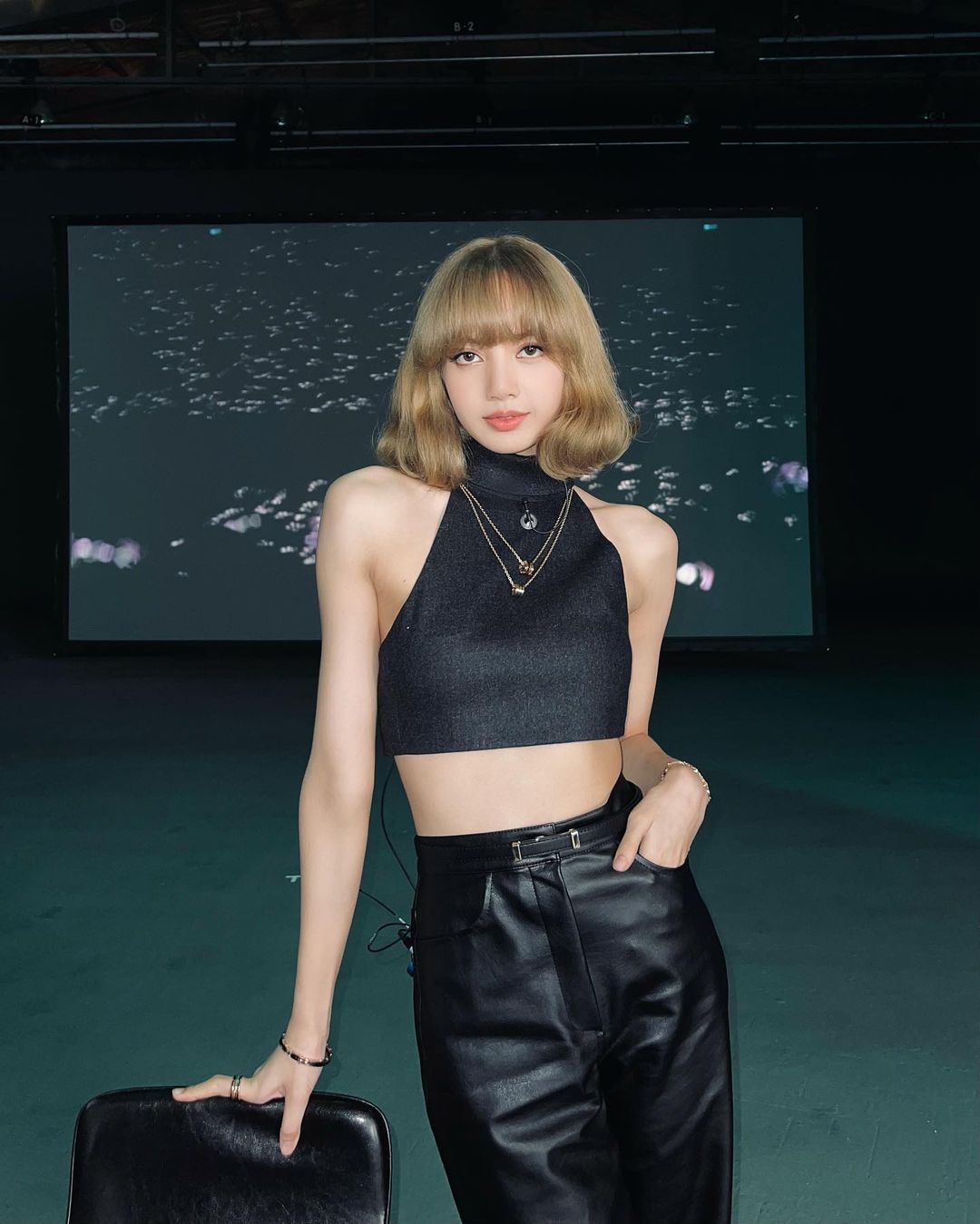 BLACKPINK Lisa đeo vòng cổ trong BST B.Zero 1 của BVLGARI