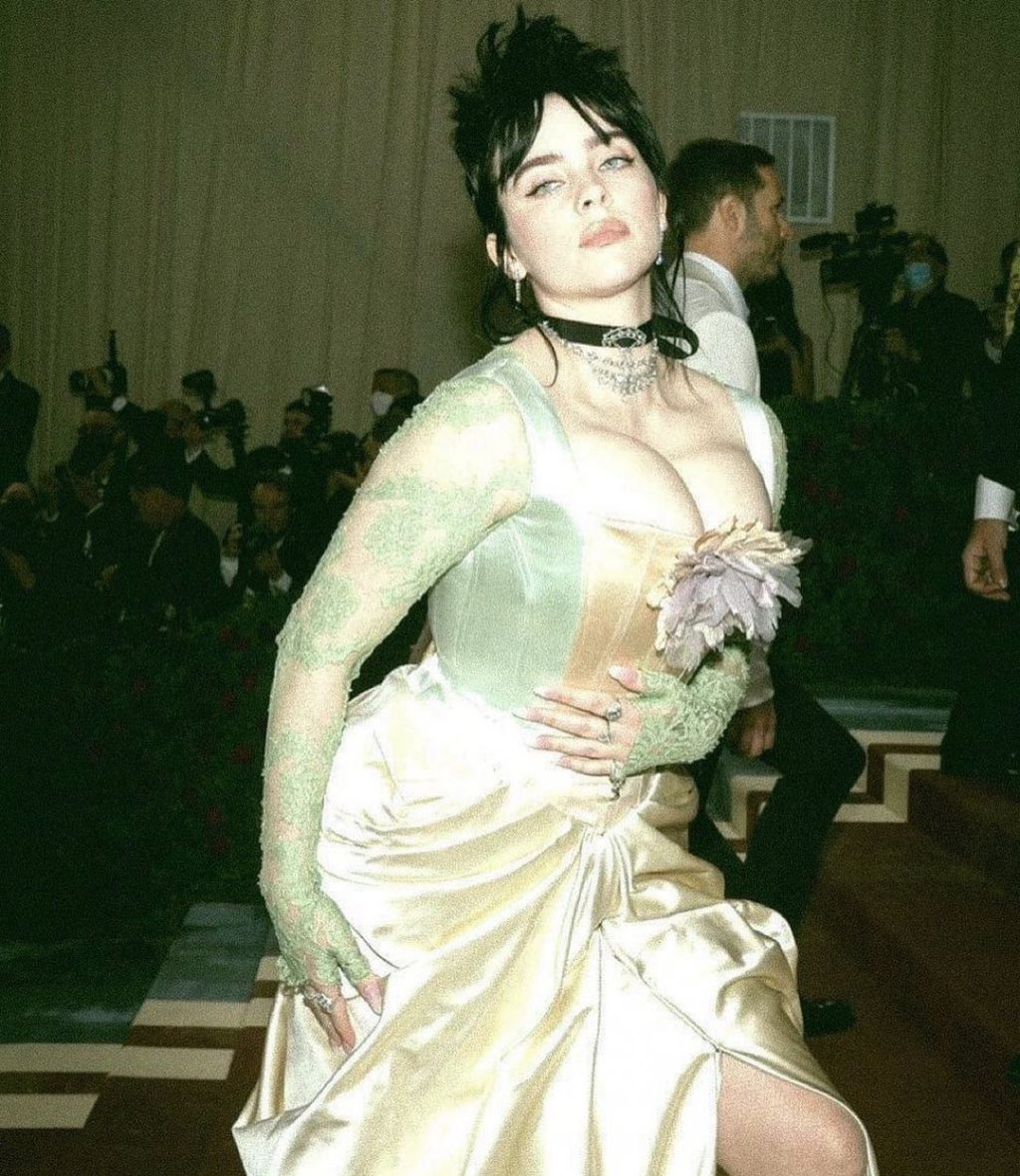 Billie Eilish tại Met Gala, gen Z nổi bật