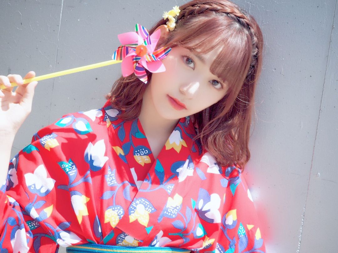  Miyawaki Sakura tóc ngắn ngang vai, uốn cúp 