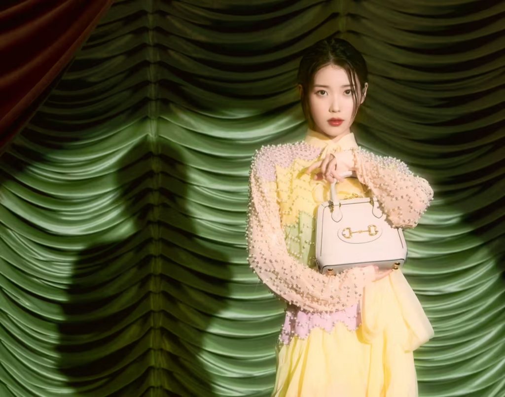 Lee Ji Eun cùng túi xách Gucci Beloved