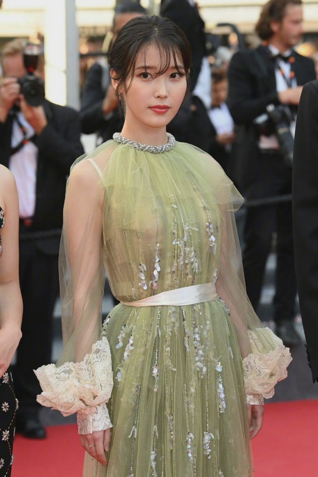IU mặc thiết kế Gucci ở Liên hoan phim Cannes