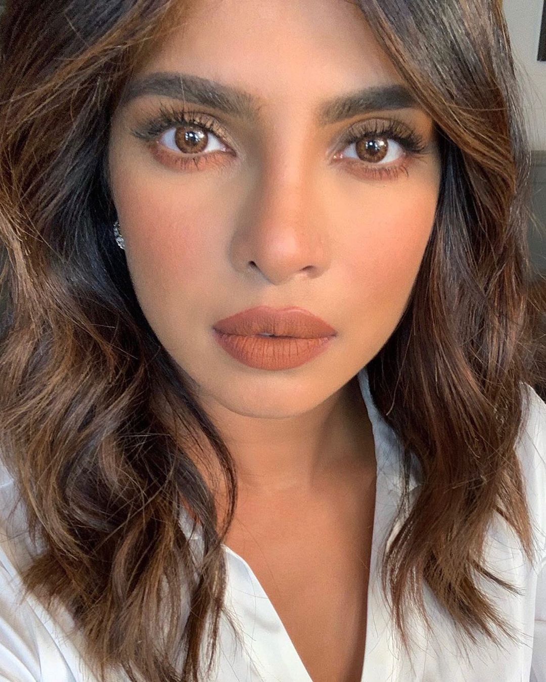 Priyanka Chopra chia sẻ bí quyết trẻ hóa làn da