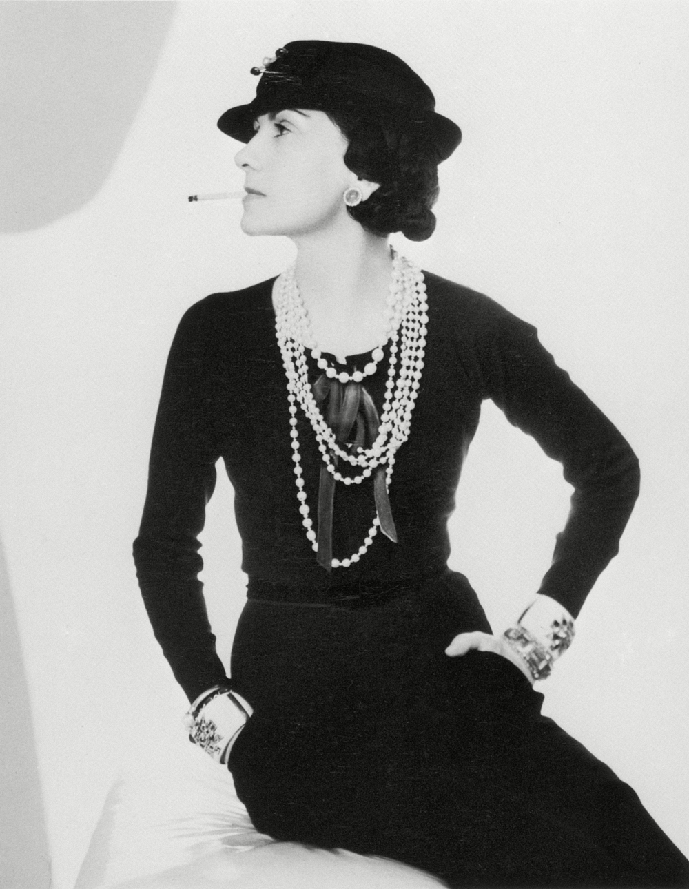 Biểu tượng phong cách cổ điển Coco Chanel