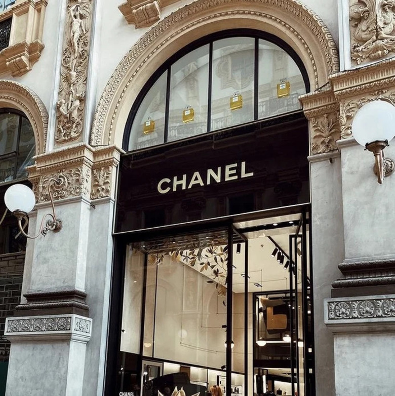 CHANEL store 