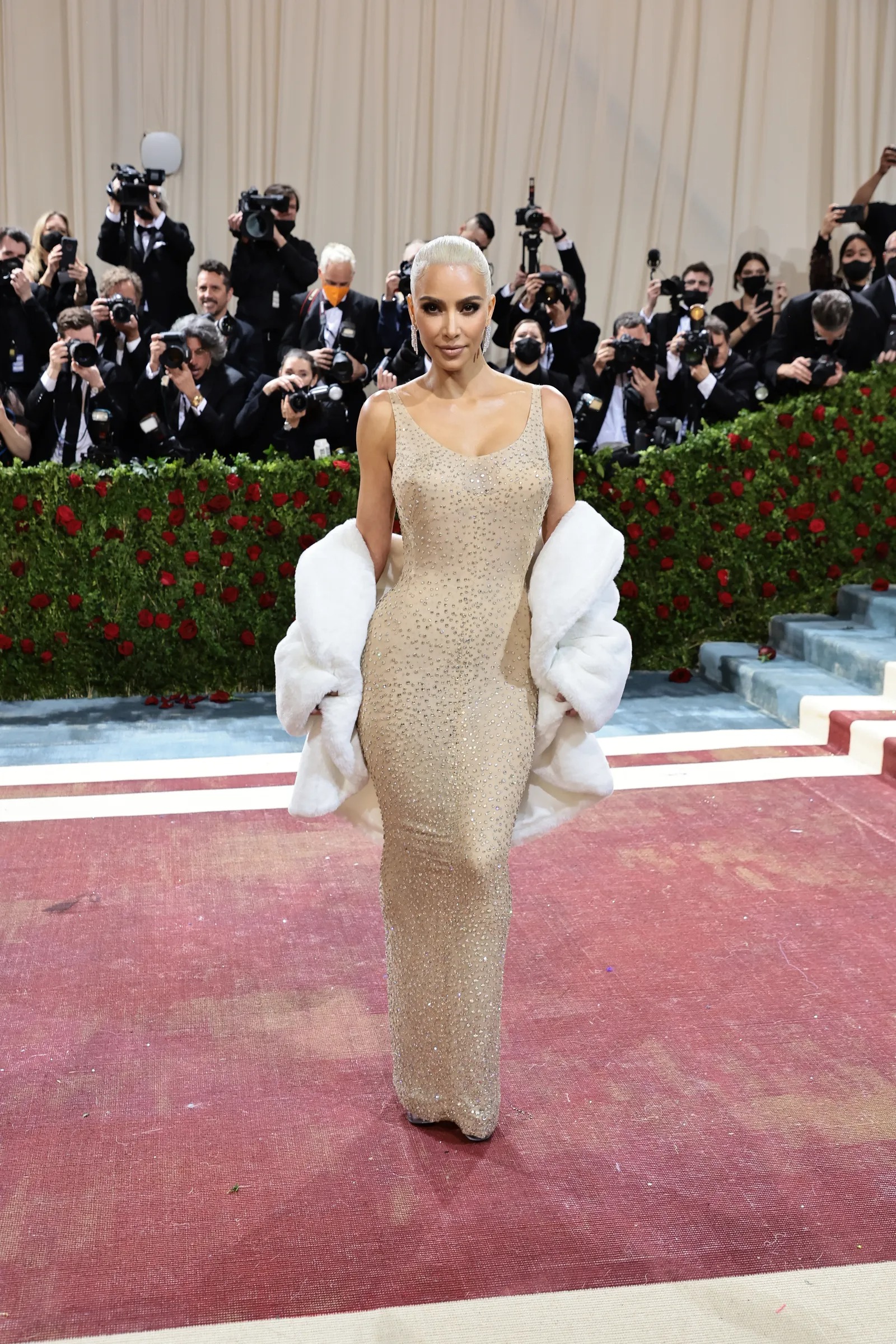 kim k met gala marilyn credit Getty Images - Chiếc váy 60 năm tuổi của Marilyn Monroe đã hỏng, ai tiếp tay cho Kim Kardashian?