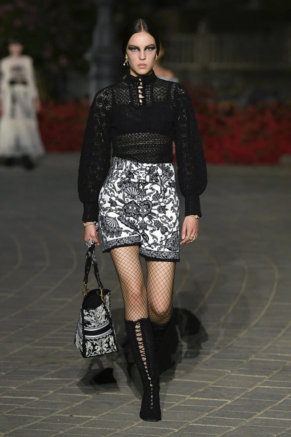 Dior Cruise 2023 tại Tây Ban Nha Xem trọn BST Harpers Bazaar #44 Dior Cruise 2023 tại Tây Ban Nha Xem trọn BST Harpers Bazaar