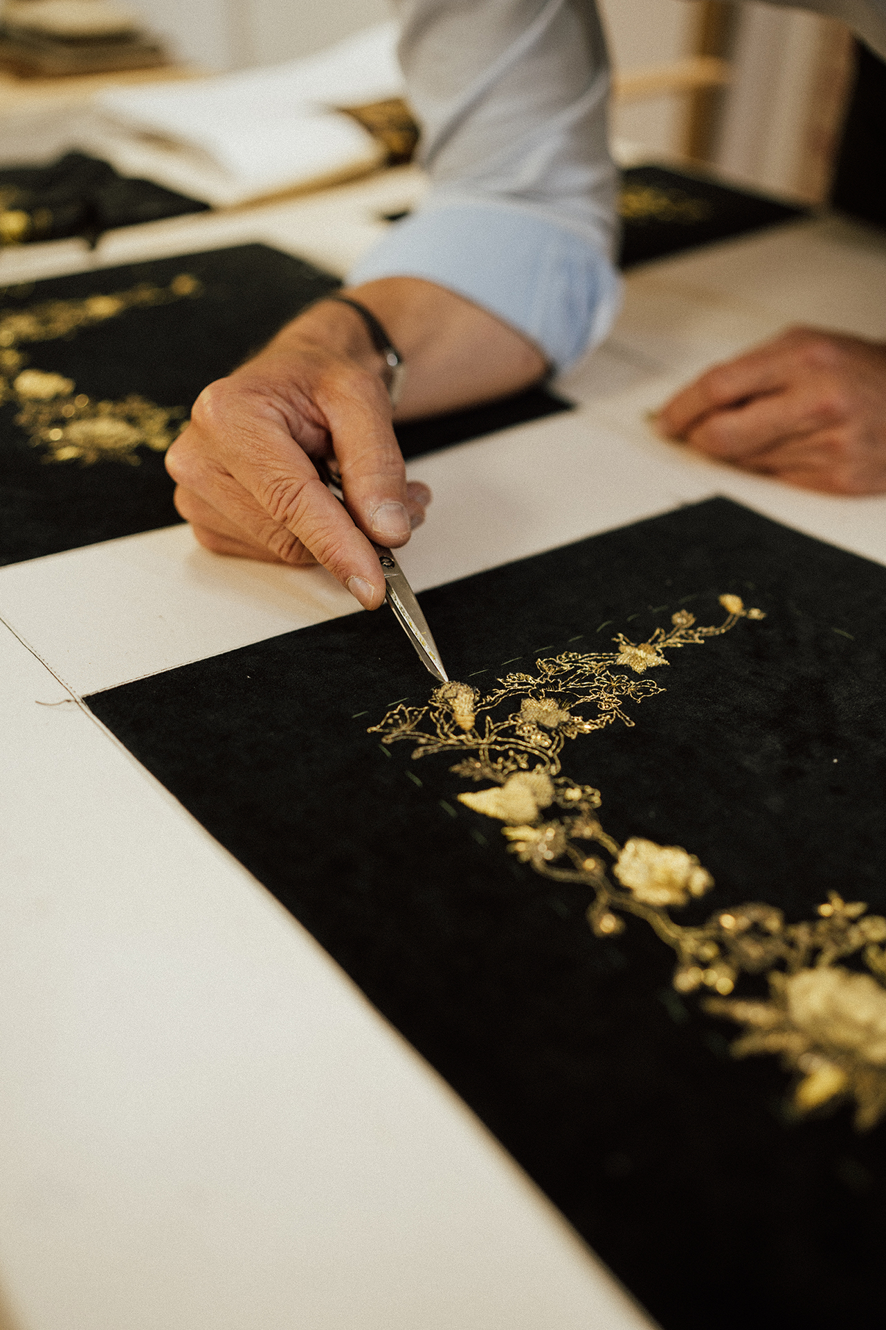 Dior Cruise 2023: Đức mẹ Madonna và vũ điệu flamenco trong vở nhạc kịch của Maria Grazia Chiuri DIOR CRUISE 2023 SAVOIR FAIRE EMBROIDERIES © Cristina Gomez Ruiz 3 - Dior Cruise 2023: Đức mẹ Madonna và vũ điệu flamenco trong vở nhạc kịch của Maria Grazia Chiuri