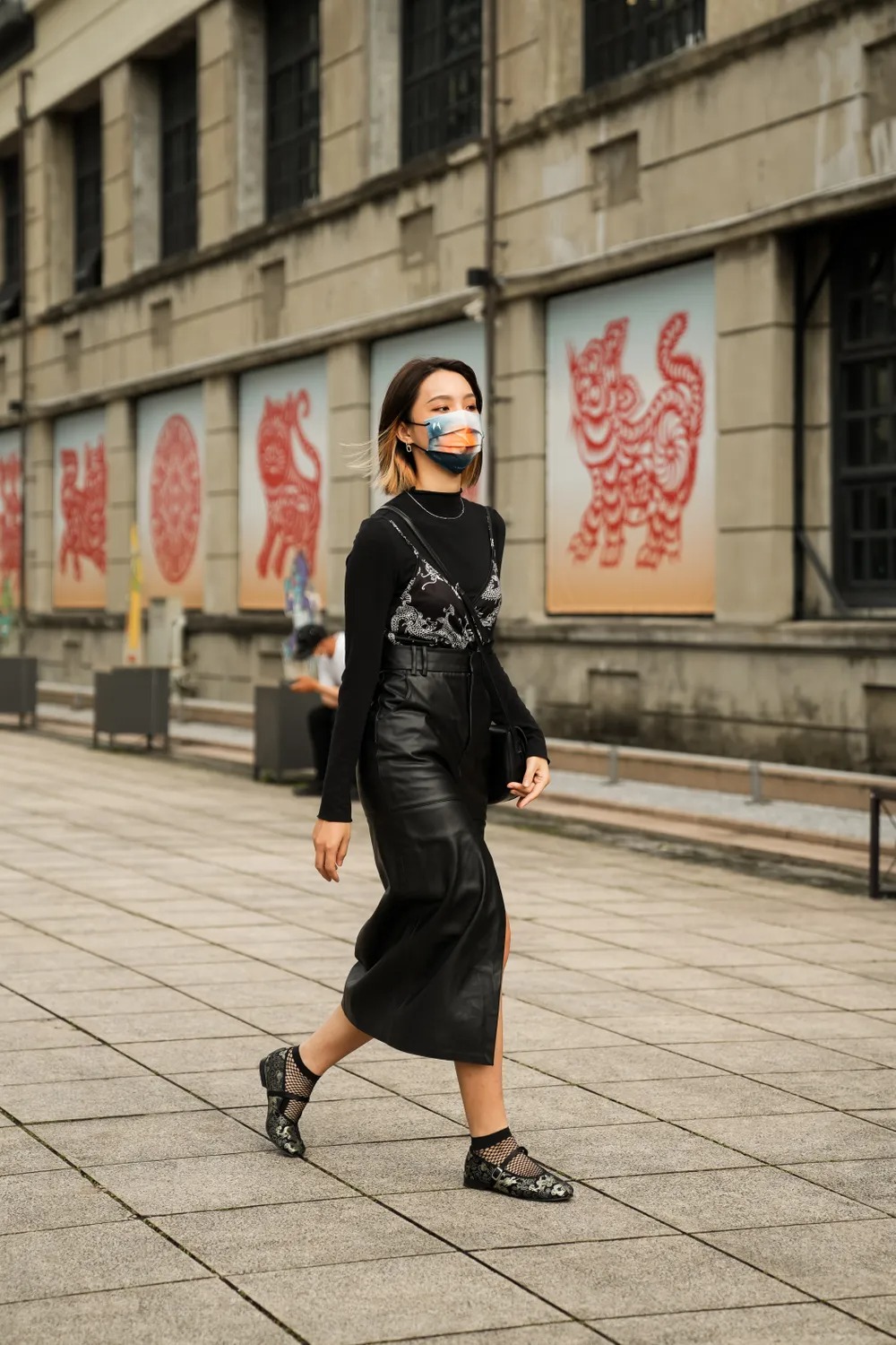monochrome taipei fall 2022 rtw street style credit James Kung Lee Shou Chih Shawn Sun 2 - 5 bản phối “hack” dáng với chân váy dài dành riêng cho cô nàng có chiều cao khiêm tốn