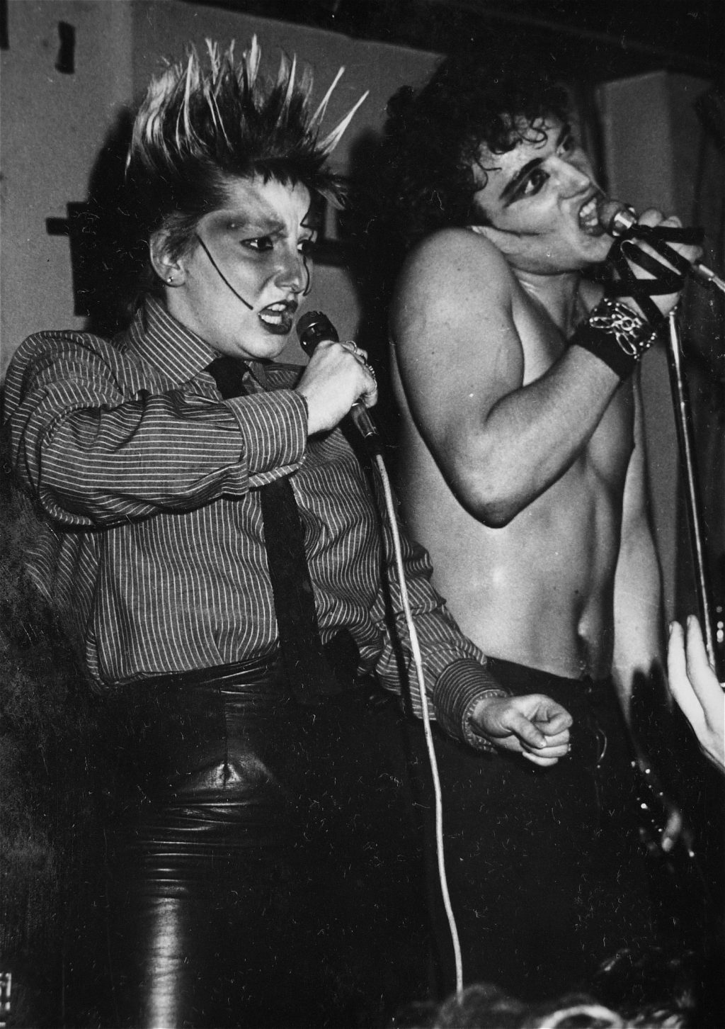 thời trang Adam and Jordan Vortex in 1977 in black and white