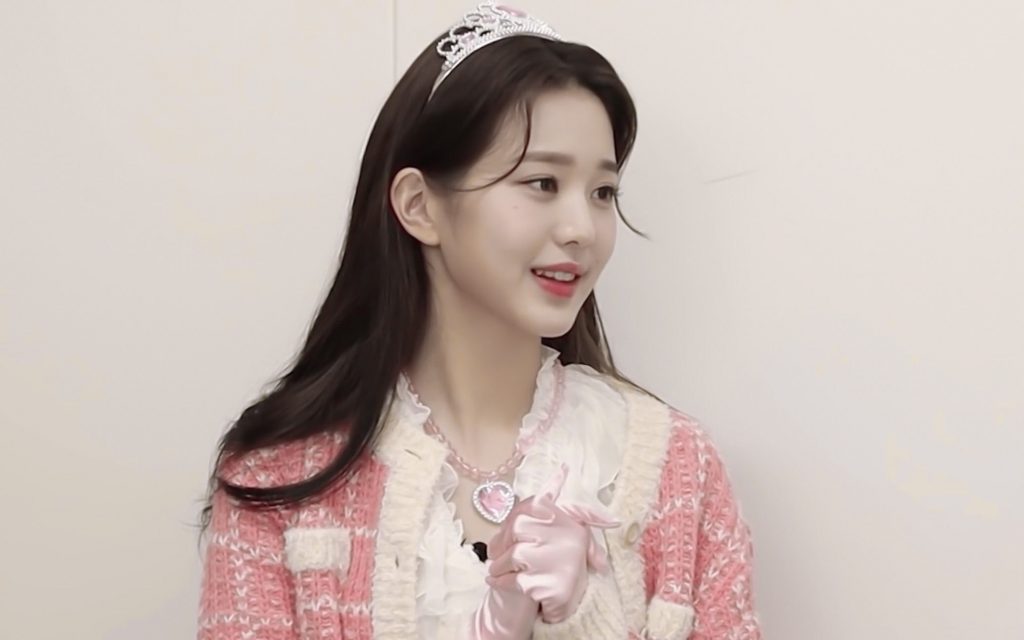 Jang wonyoung trang suc do choi 1024x640 - “Hot trend” hóa thành công chúa với trang sức đồ chơi 