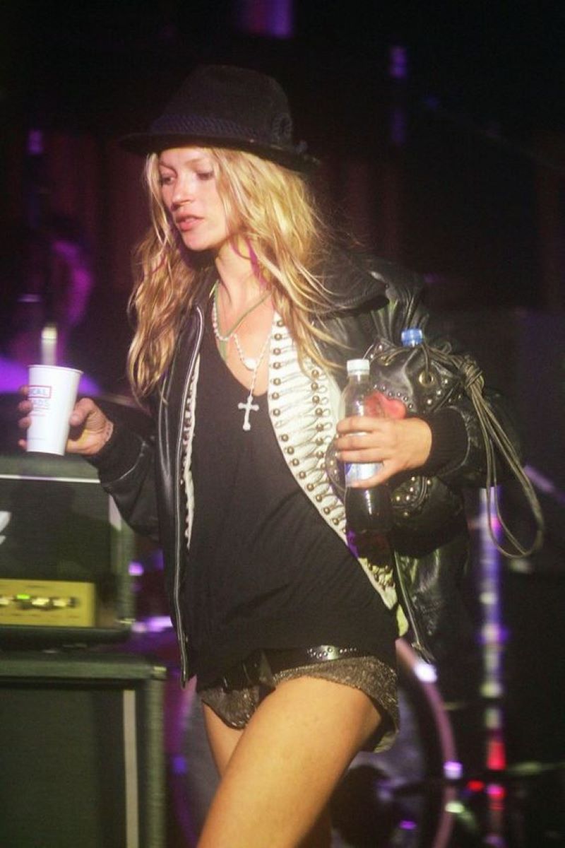 Kate Moss lăng xê phong cách indie sleaze 1