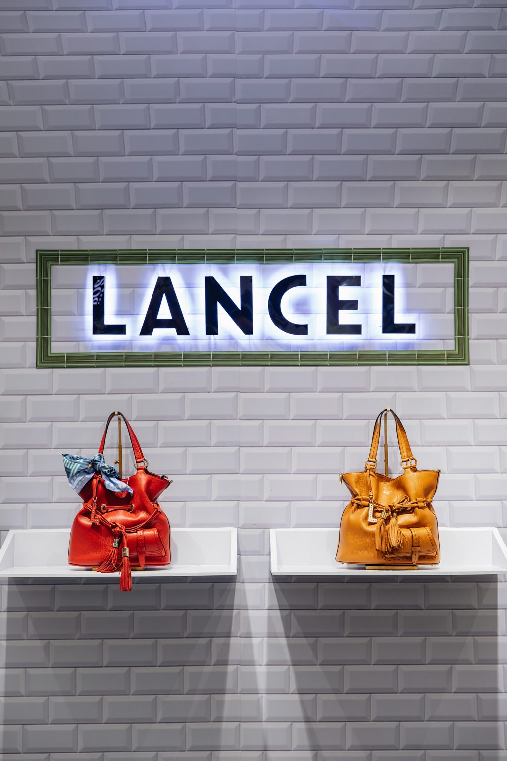 cửa hàng pop-up đậm chất Paris của Lancel