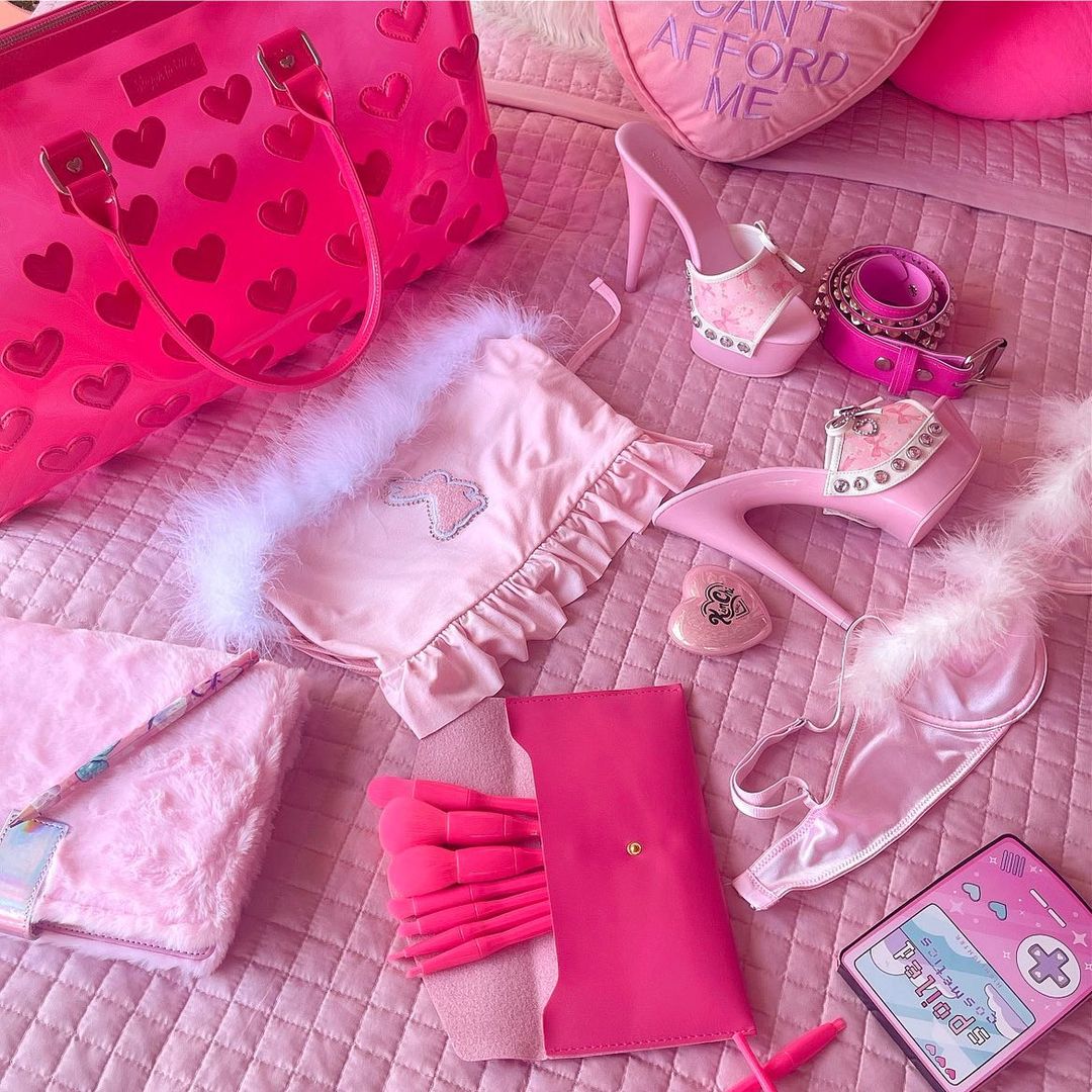 các items aesthetics phong cách barbie