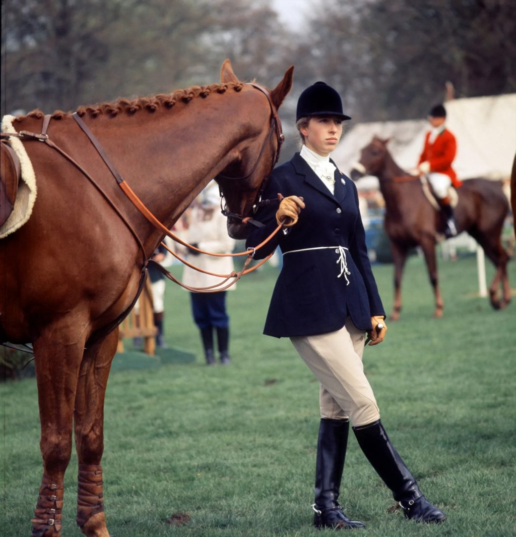Công chúa Anne trong trang phục cưỡi ngựa