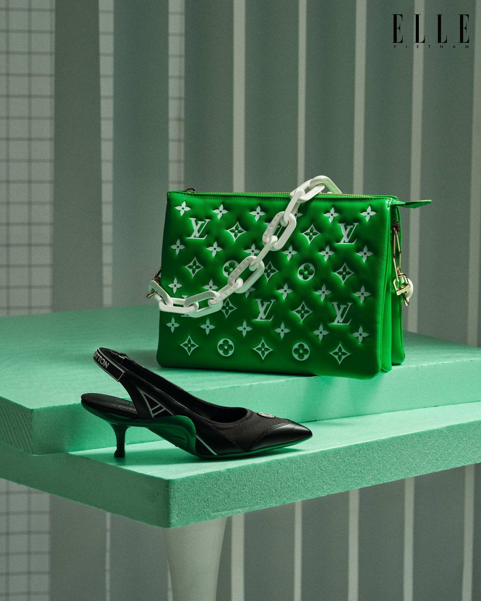 LV Coussin slingback xanh la - Thế giới phụ kiện và cơn bùng nổ sắc Hè của những thiết kế kinh điển 