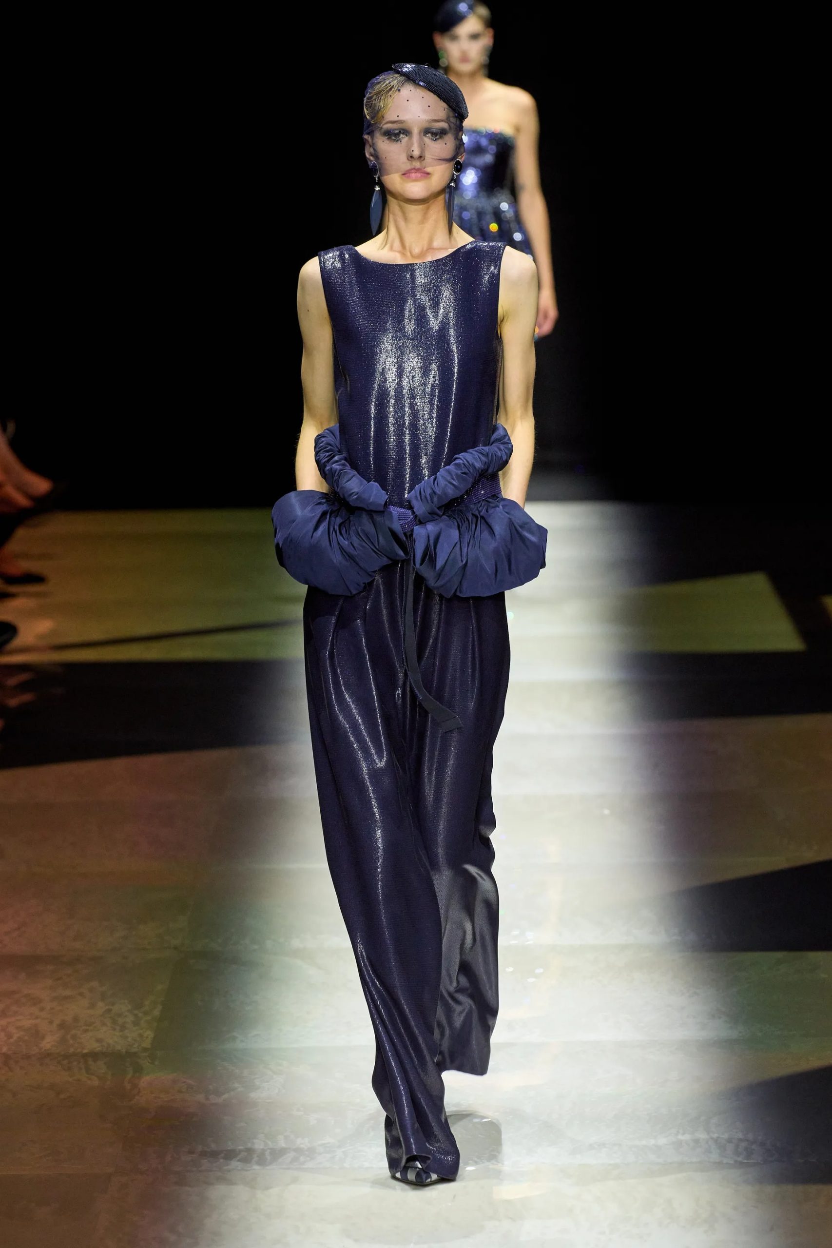 88 armani prive fall 2022 hc scaled - Haute Couture Thu-Đông 2022 (Phần 2): Trở về cội rễ