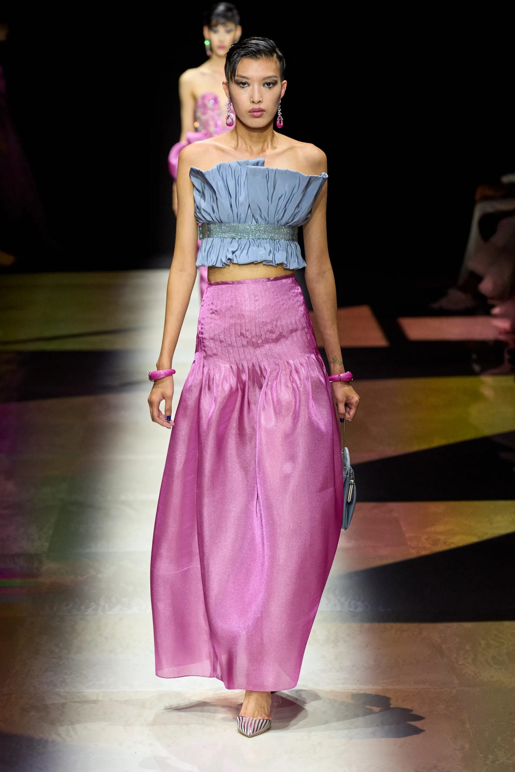 Dahan Phương Oanh trong show Armani Prive Haute Couture Thu Đông 2022
