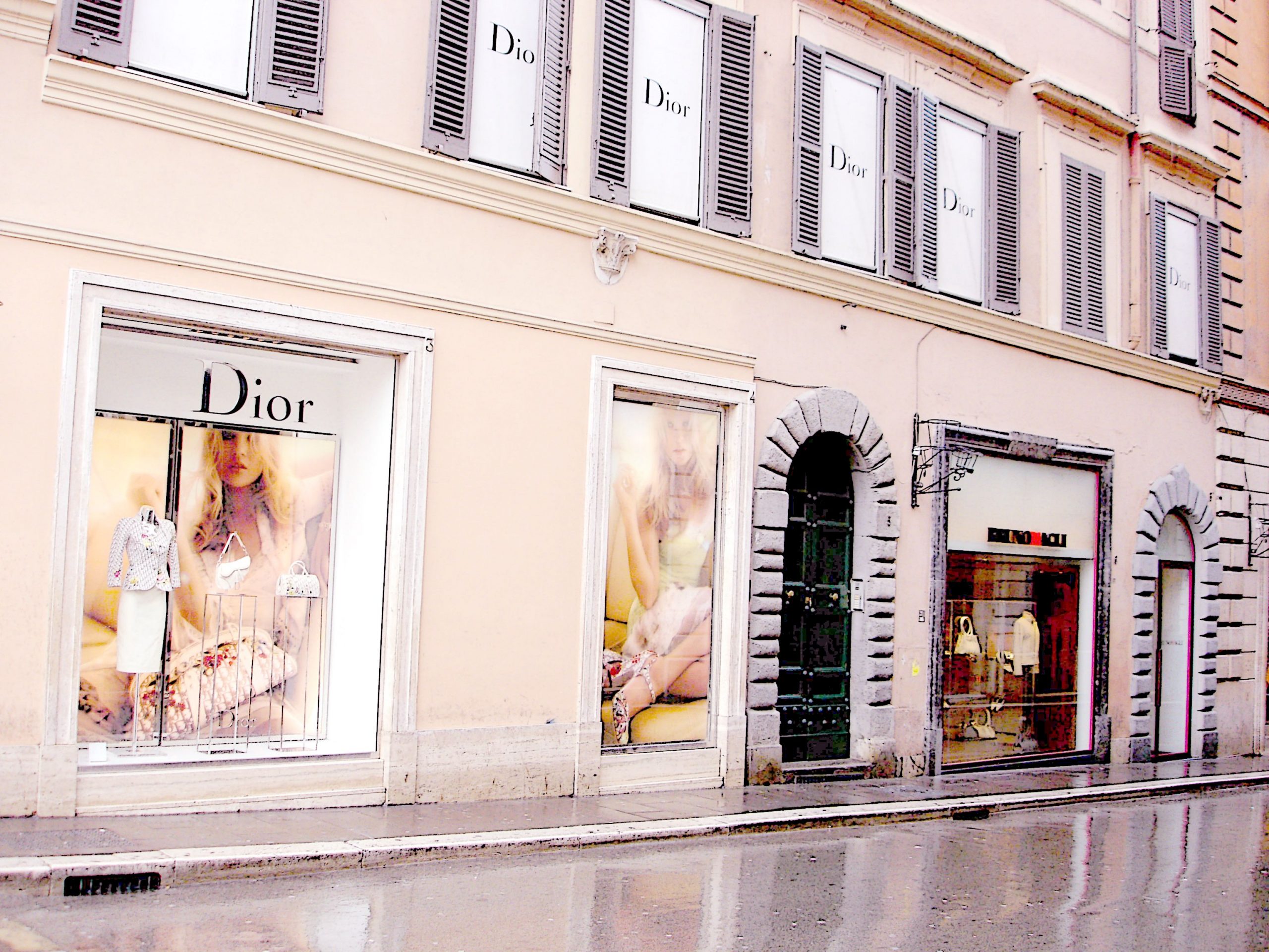 Christian Dior boutique store tại Ý