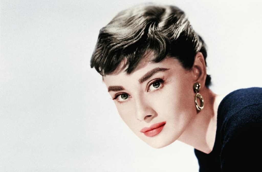 Audrey Hepburn kẻ mắt Doe Eyes