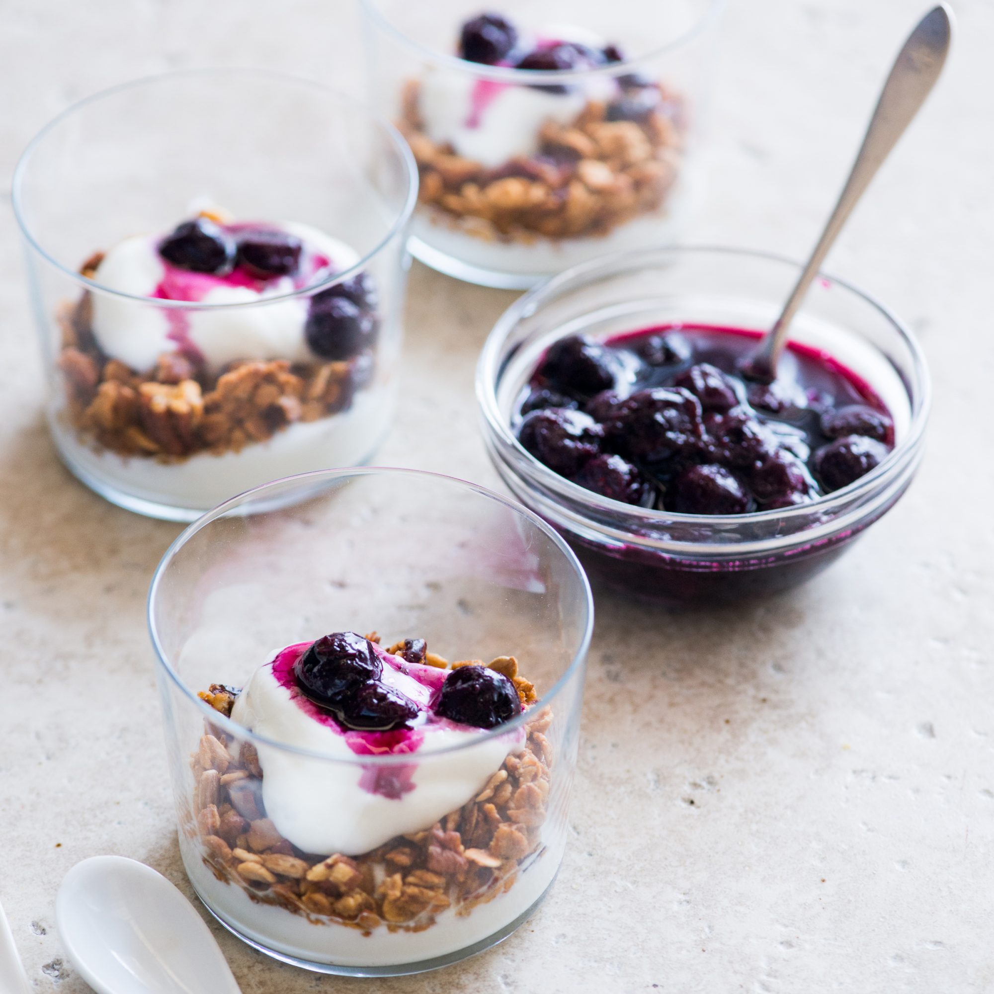 Yogurt parfait blueberries 