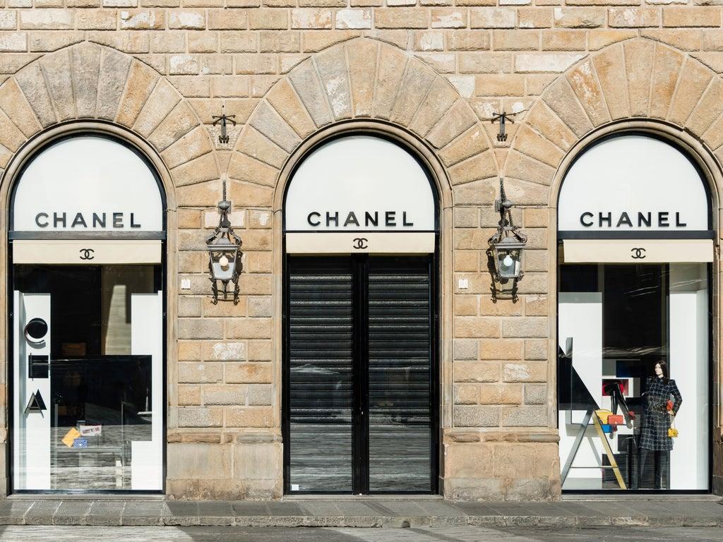 cửa hàng chanel tại nga đóng cửa như một cách của thương hiệu để phản đối chiến sự ở Ukraina
