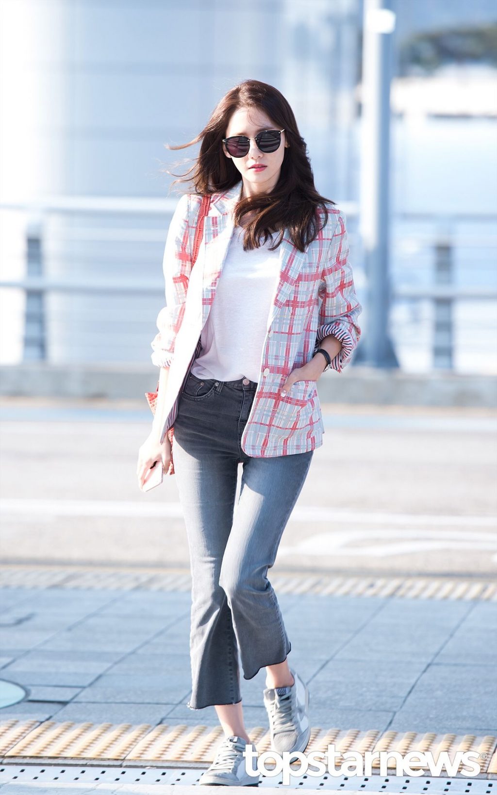 Yoona SNSD có phong cách thời trang sân bay đơn giản nhưng thời thượng