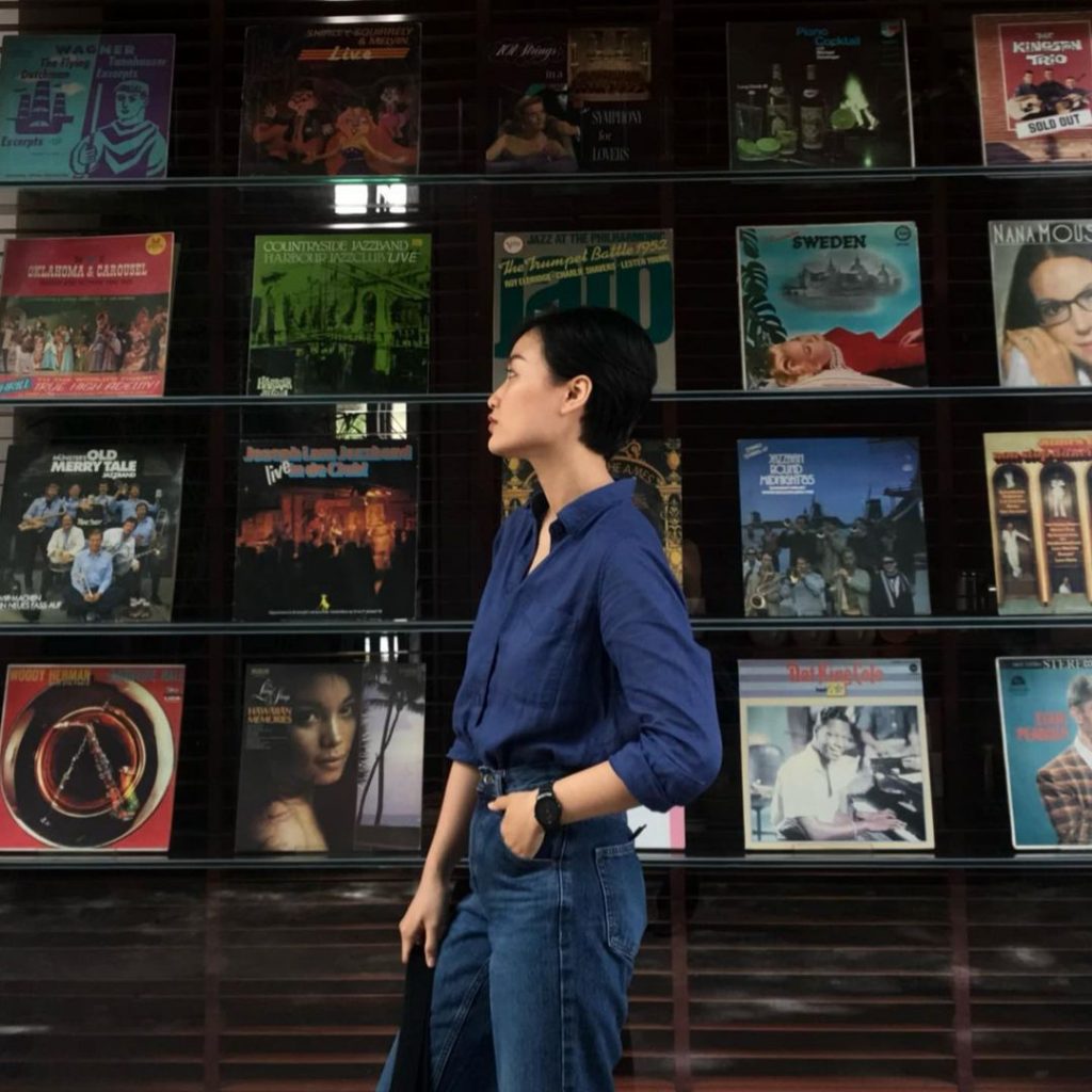 #ELLEGreenTalk: Nhận thức được vấn đề môi trường, sao Gen Z chưa buông bỏ thời trang nhanh? shop second hand chuan gu gen z 1024x1024 - #ELLEGreenTalk: Nhận thức được vấn đề môi trường, sao Gen Z chưa buông bỏ thời trang nhanh?