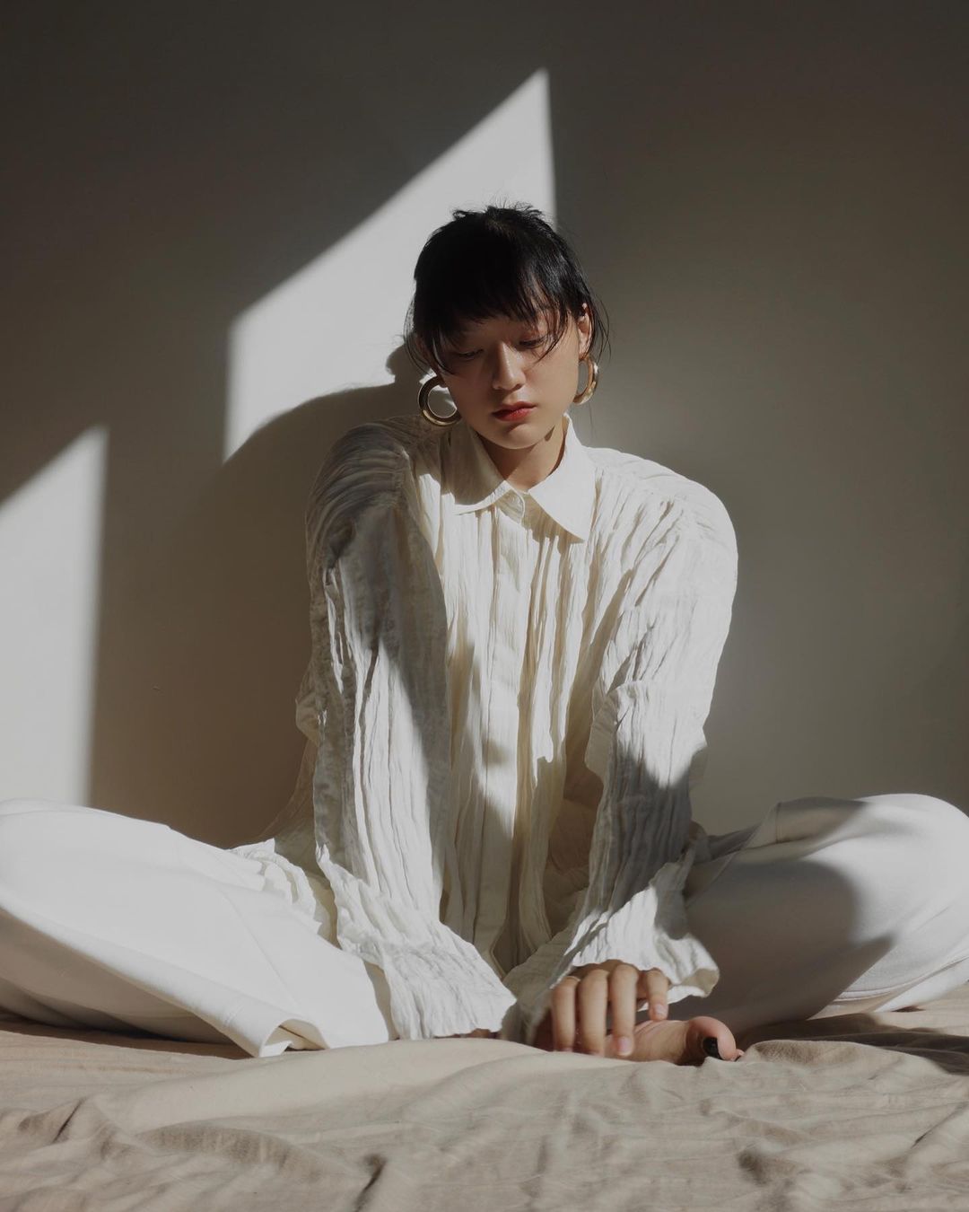 Clean Girl Aesthetic: Phong cách thời trang vừa “healthy” vừa sang chảnh của thời đại mới clean girl aesthetic thu.anh .hehe - Clean Girl Aesthetic: Phong cách thời trang vừa “healthy” vừa sang chảnh của thời đại mới