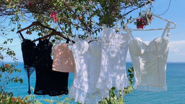 Bella Hadid gợi ý 6 thiết kế không thể bỏ qua khi săn đồ vintage quinni vintage 7 730x410 - Bella Hadid gợi ý 6 thiết kế không thể bỏ qua khi săn đồ vintage