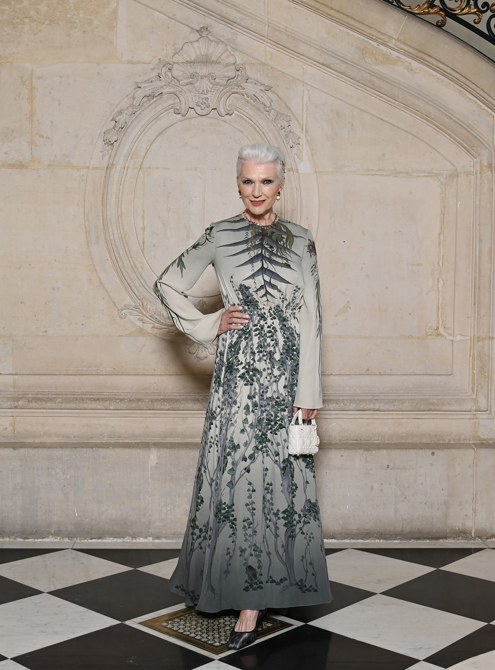 Maye Musk tham dự Paris Fashion Week