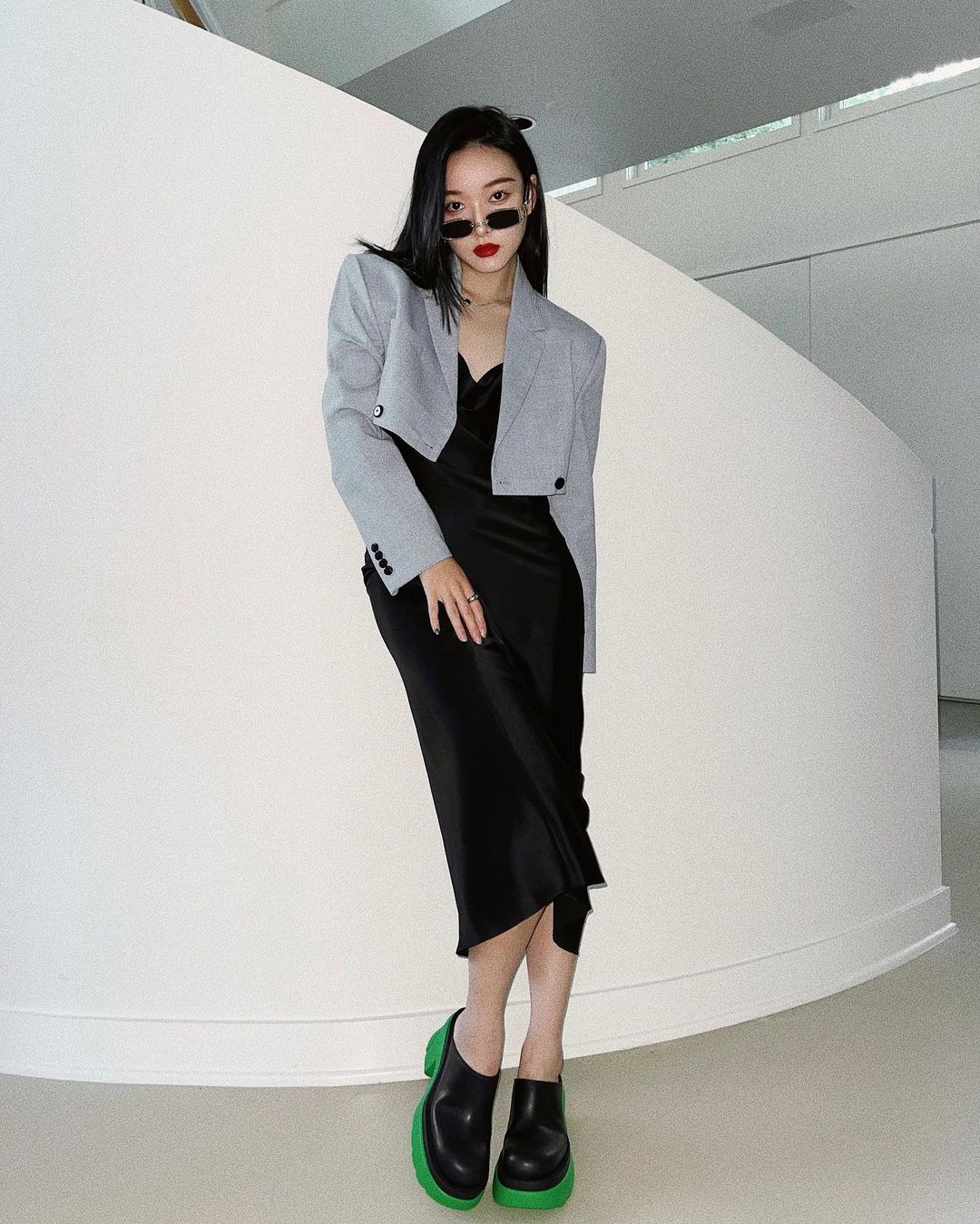 cách phối áo khoác blazer cropped mùa Hè