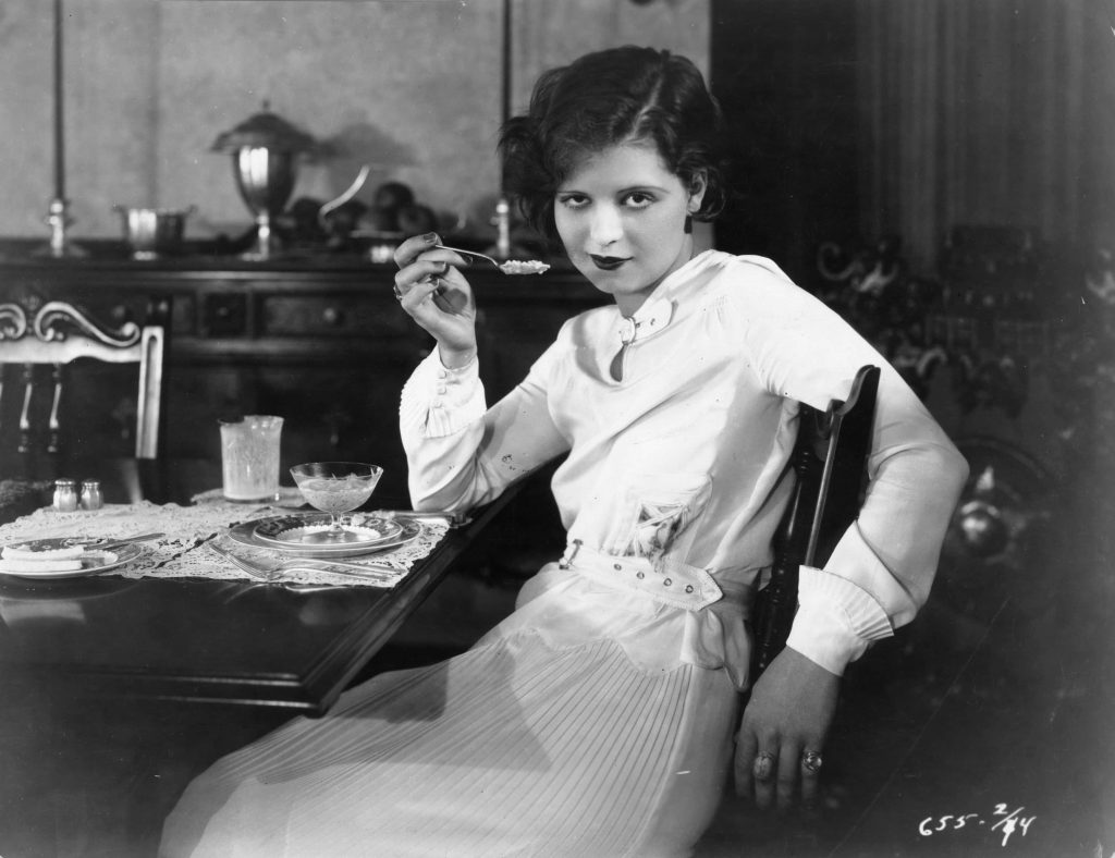 It Girl Clara Bow thời trẻ