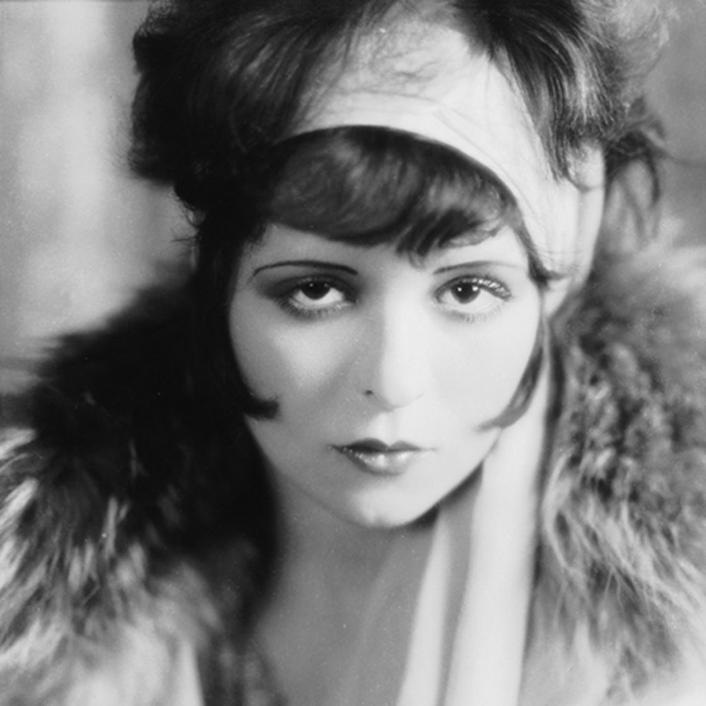 Clara Bow được mệnh danh là "bà tổ" "It Girl"