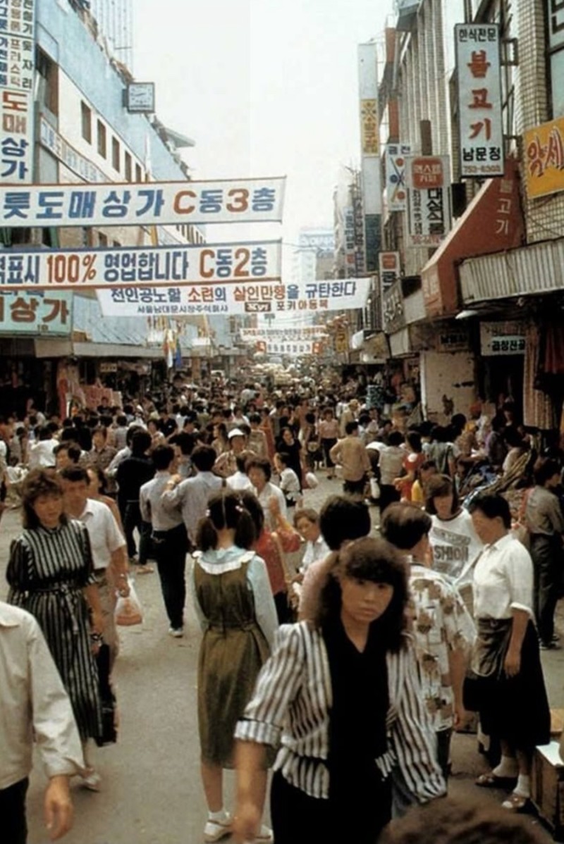 Screenshot 2017 03 18 16 35 40 - Thời trang Hàn Quốc những năm 1990 – Phóng khoáng trên từng con phố