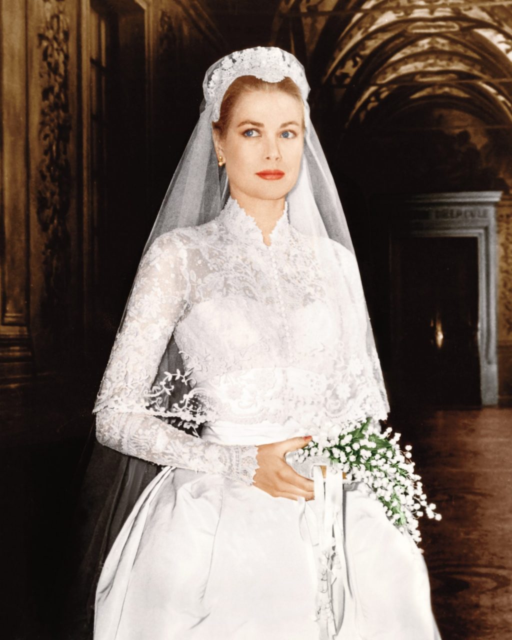 grace kelly diện váy ren trắng sang trọng trong hôn lễ