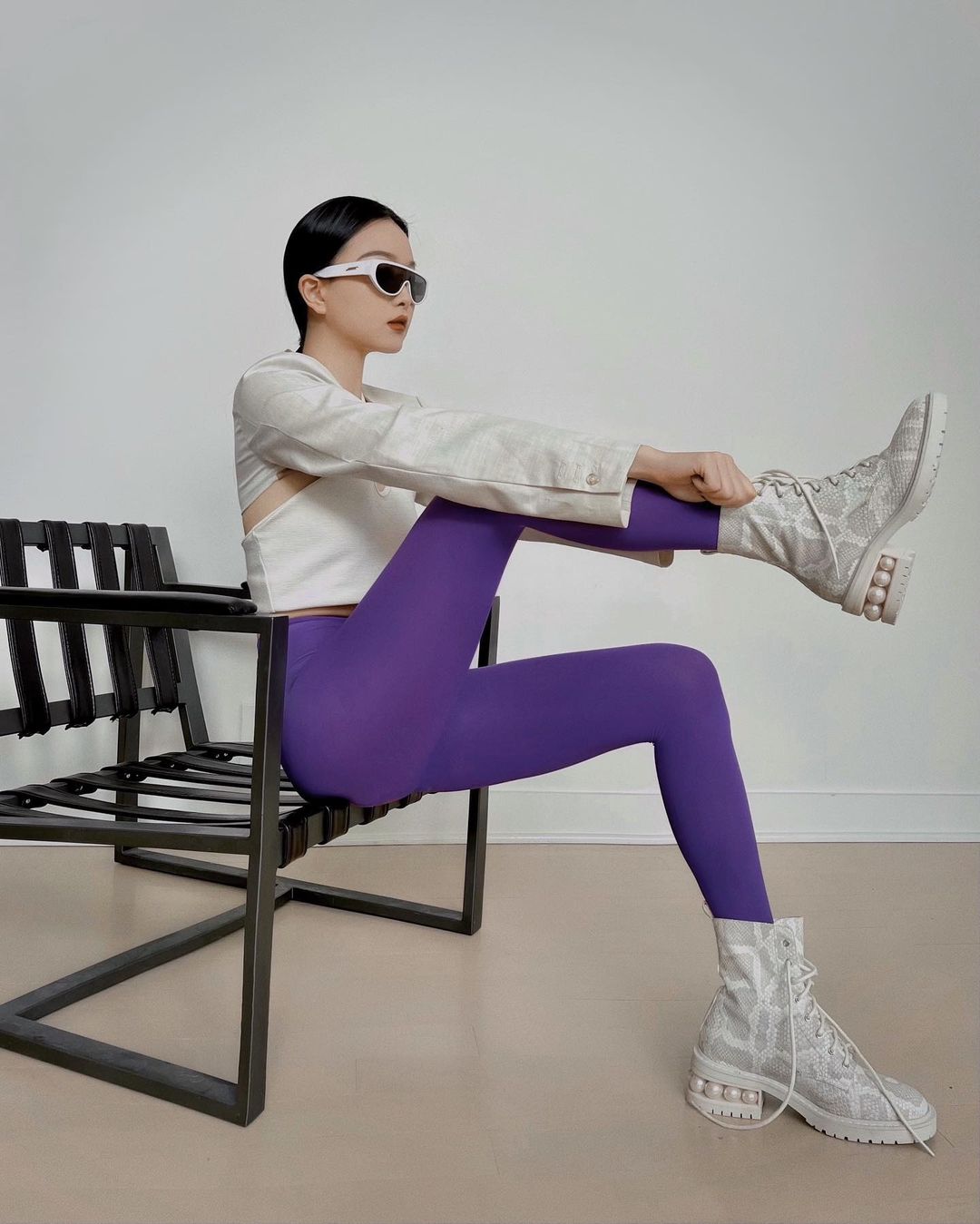 quần legging tím phối áo gì