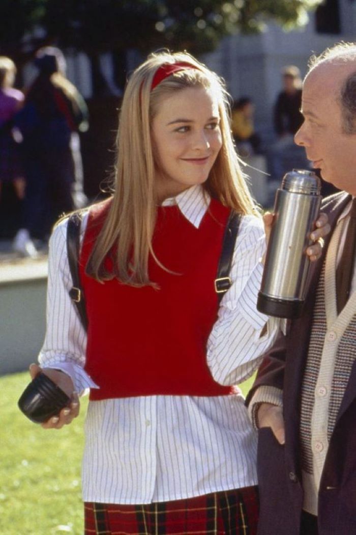 Áo sơ mi kẻ sọc và gile đỏ của Cher Horowitz trong phim học đường Clueless