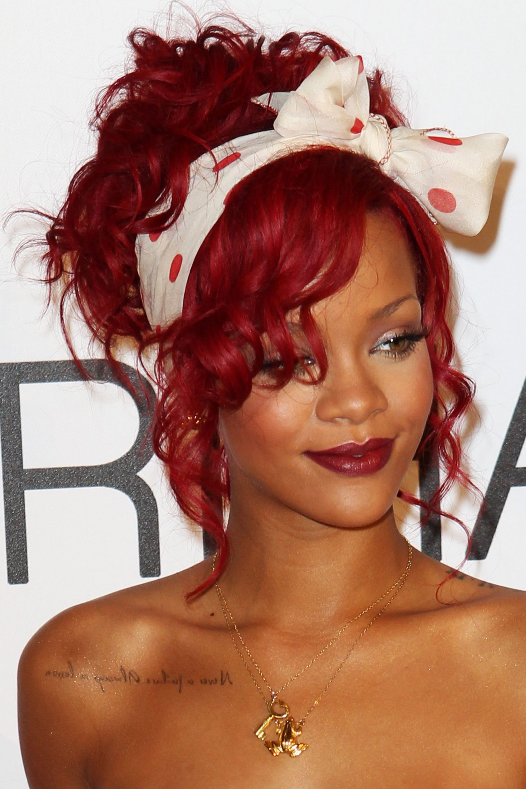 Rihanna Tóc đỏ
