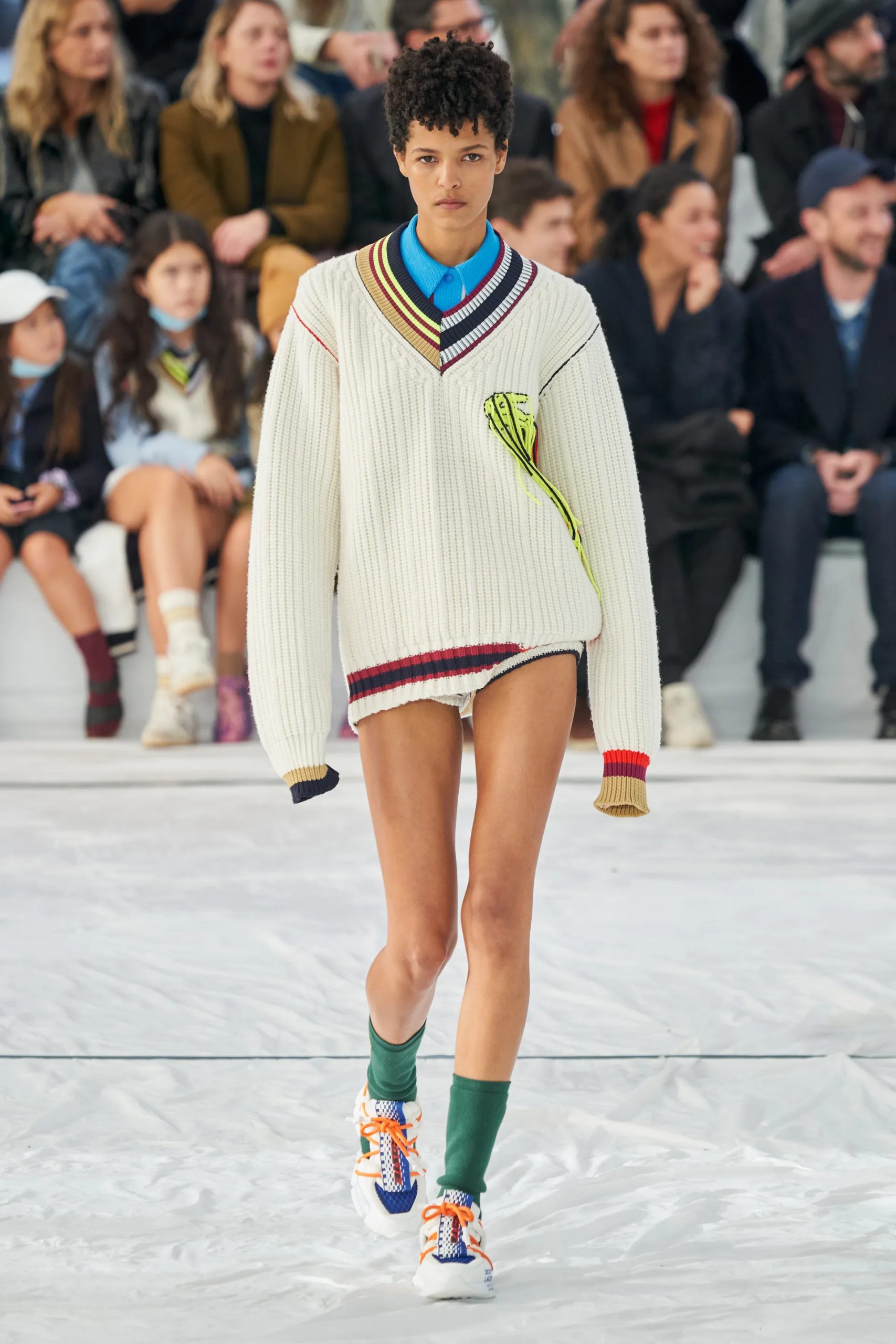 Áo chevron sweater của nhà Lacoste ss22