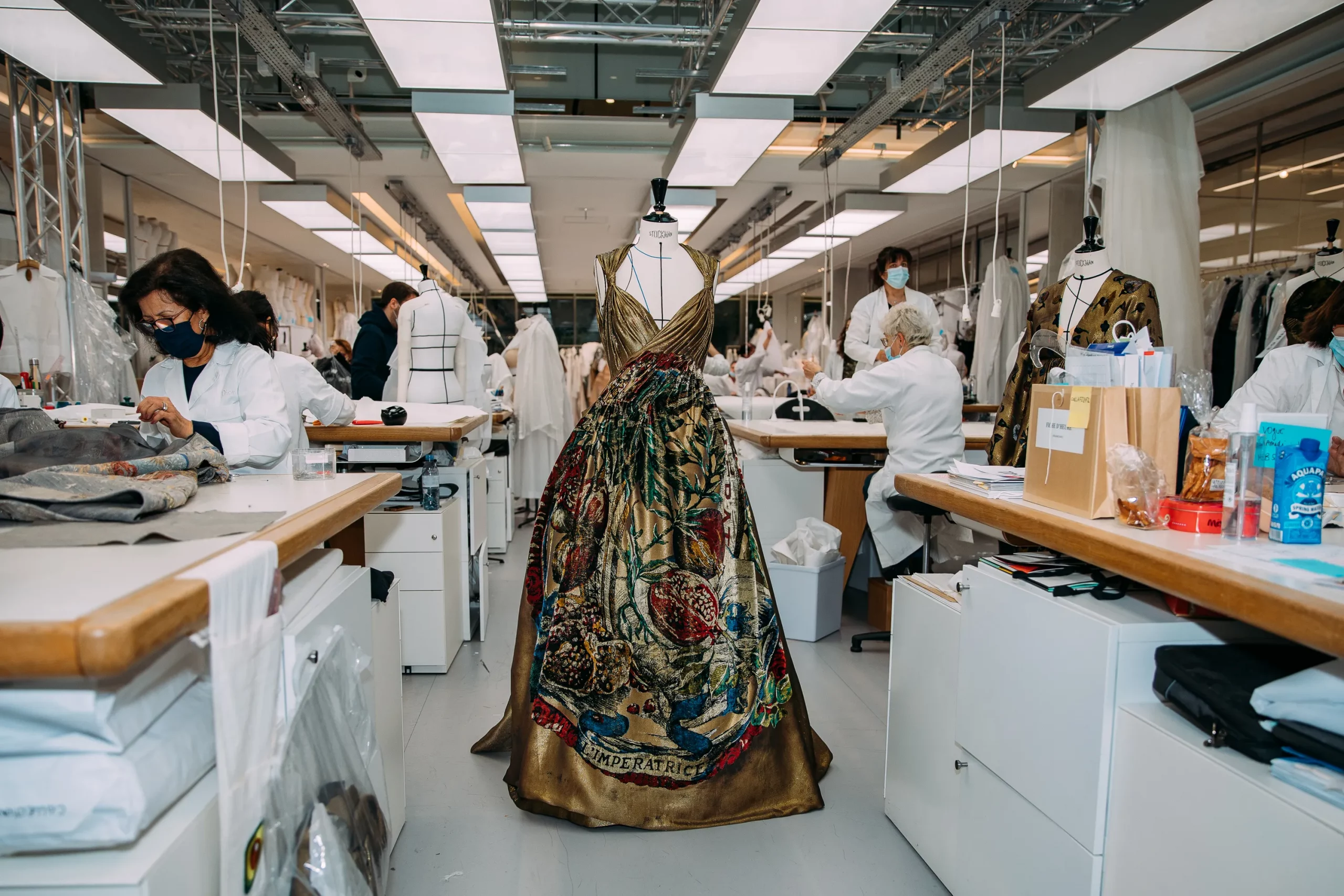 dior atelier đằng sau bộ sưu tập thời trang cao cấp dressmaker