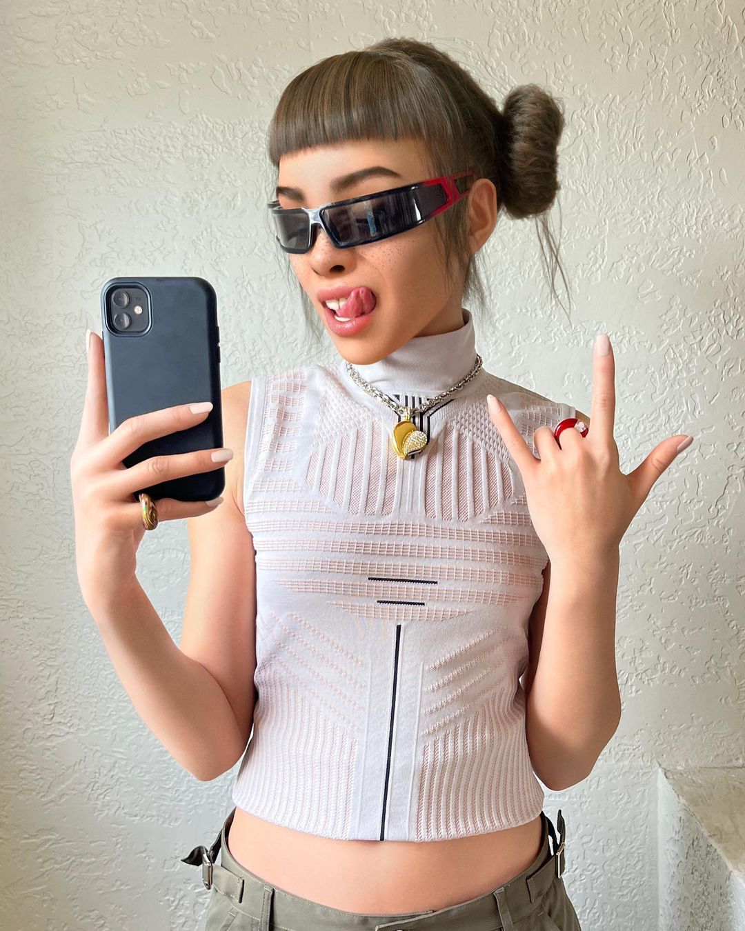 Người mẫu ảo Lil Miquela trên instagram