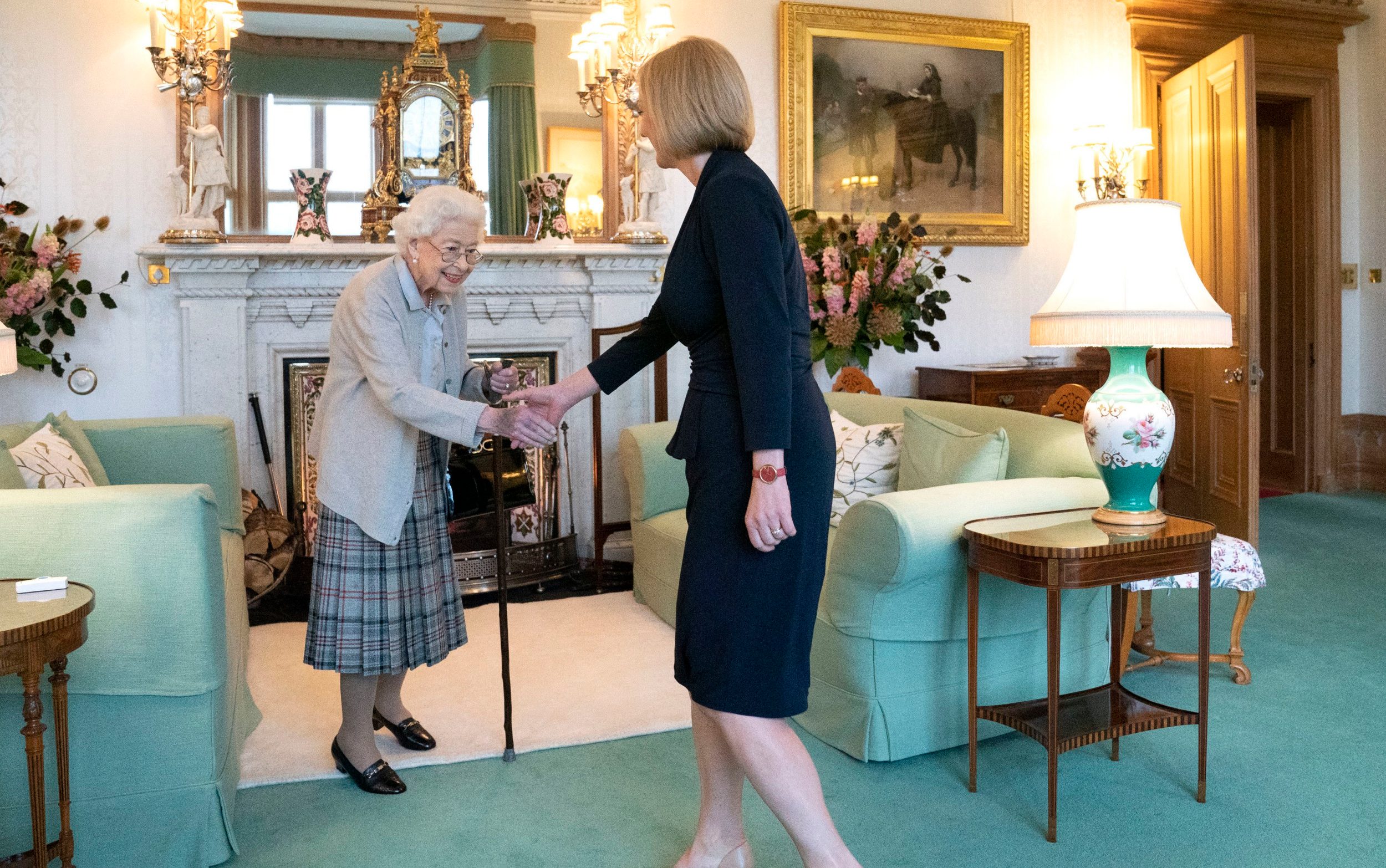 nữ hoàng elizabeth và thủ tướng mới