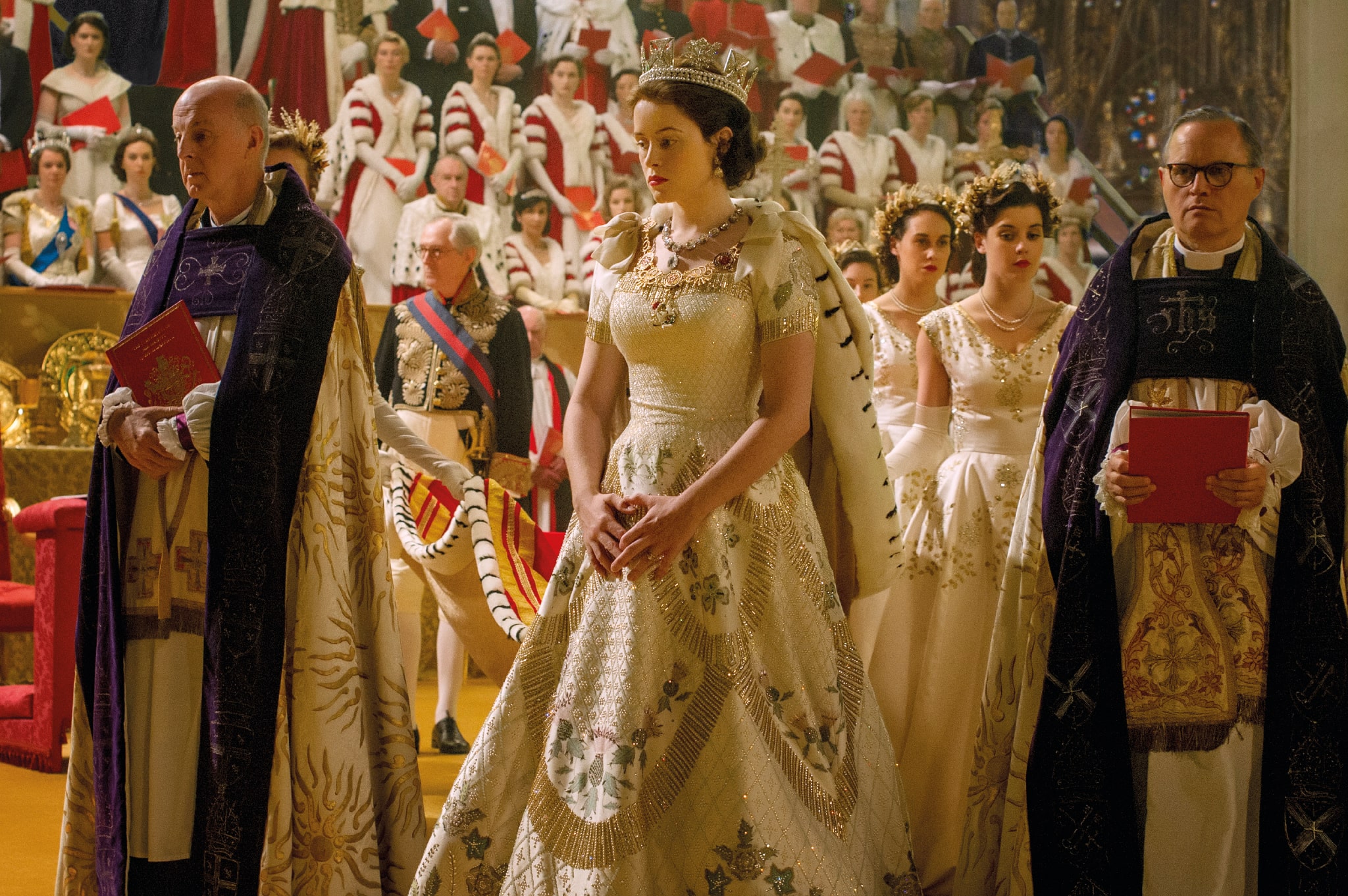 vay dang quang nu hoang anh the crown min - The Crown – Phiên bản tả thực về thời trang đẳng cấp của nữ hoàng Anh Elizabeth II
