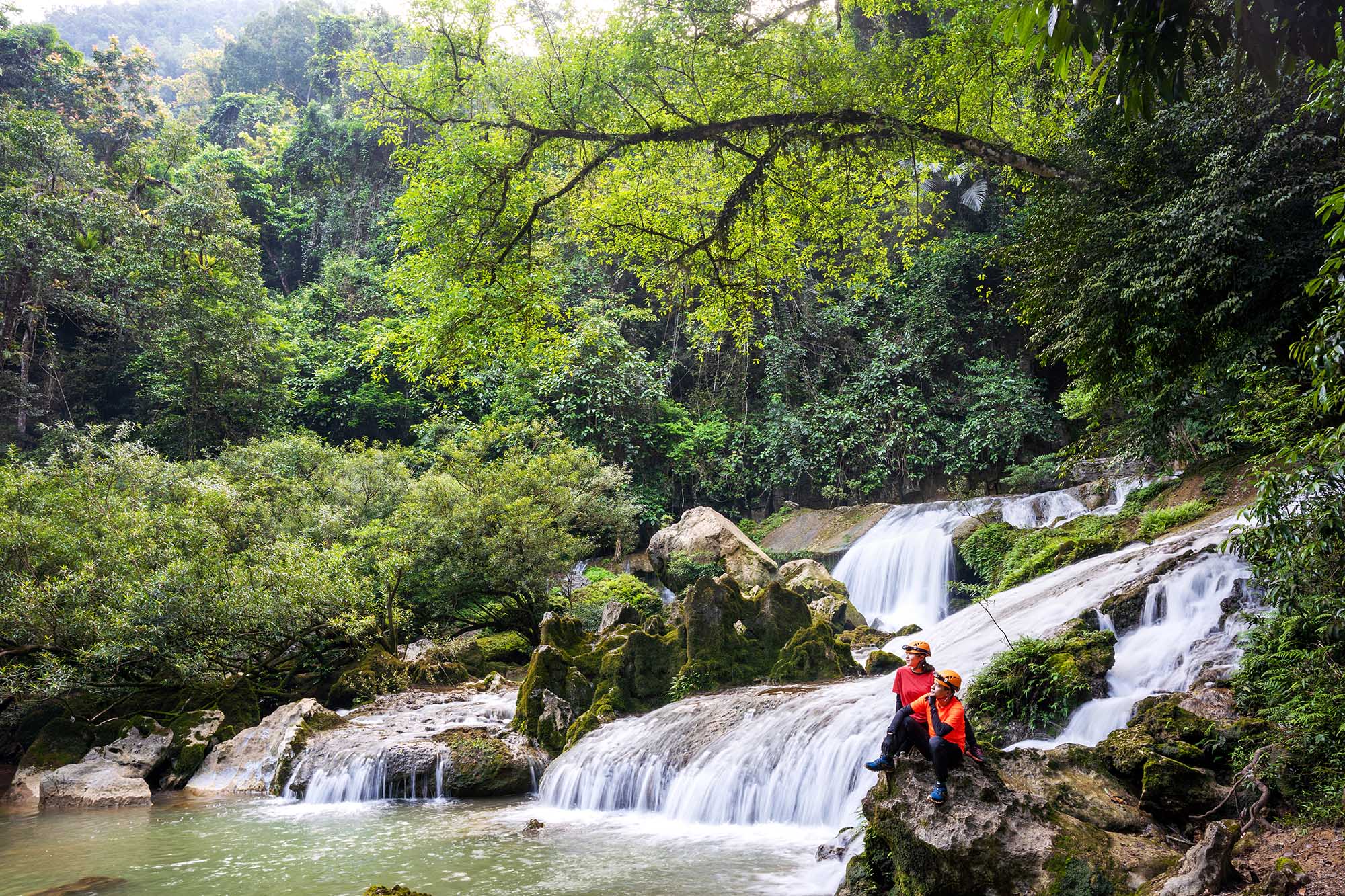 Tú Làn thác nước tinh khiết